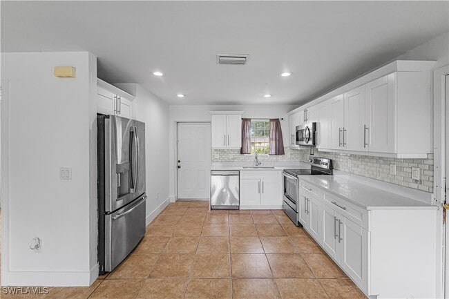 Building Photo - 803 Monroe Dr