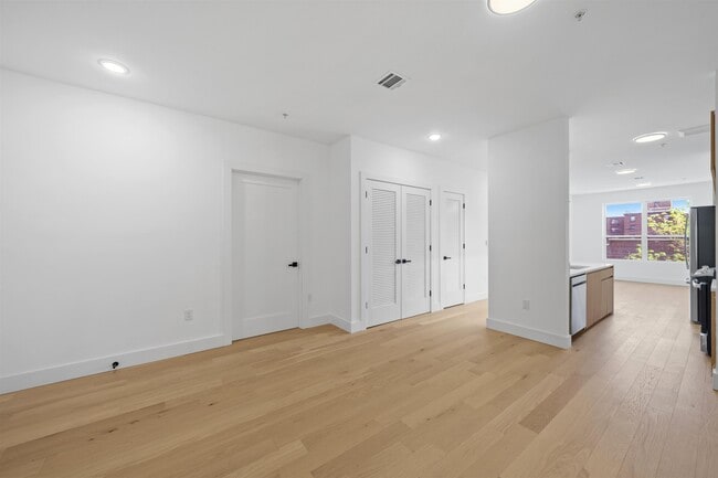 Building Photo - 649 38th St