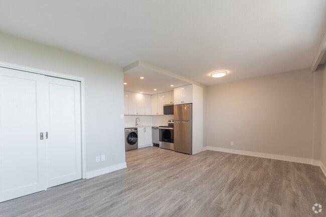 Bachelor - 433SF - Living Room - Sunset Tower