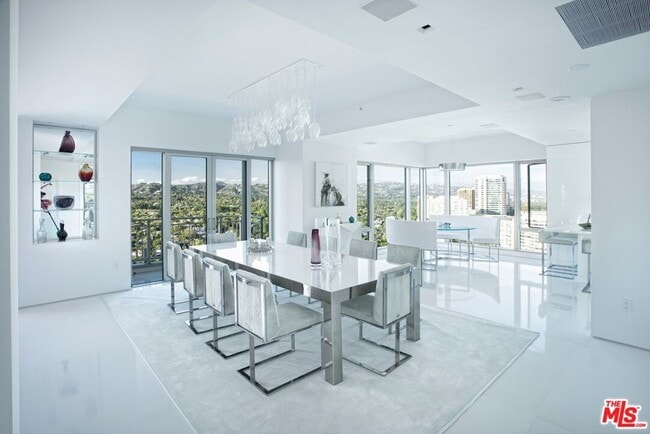 Building Photo - 10727 Wilshire Blvd