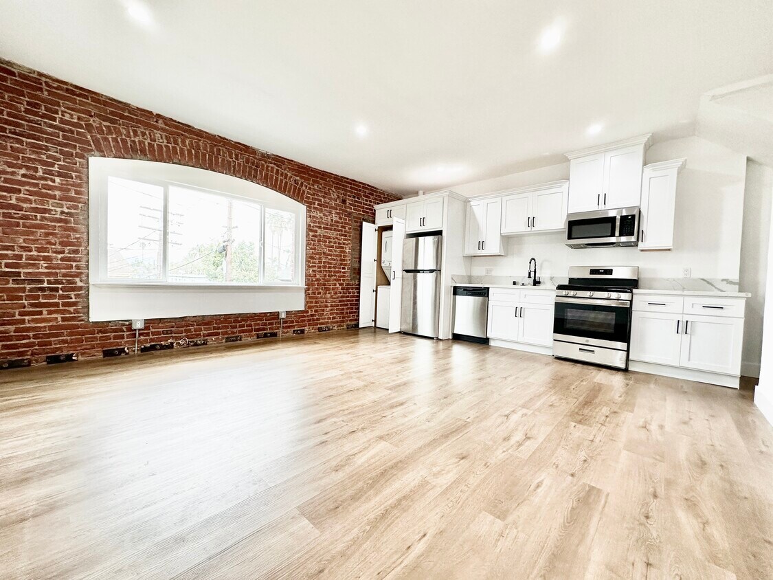 Foto principal - 2165 W Washington Blvd