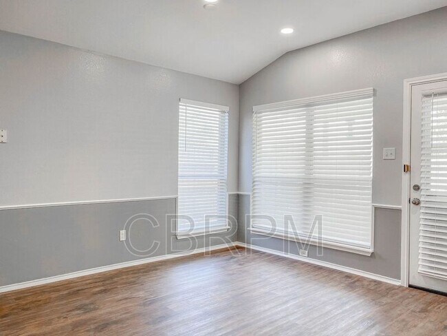 Building Photo - 6114 7th Dr