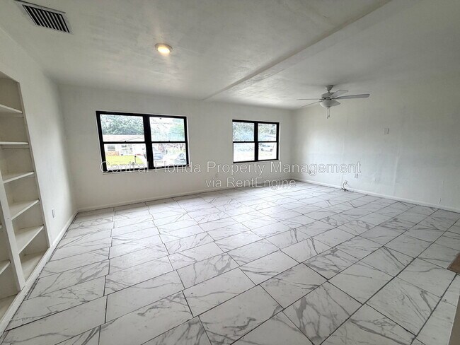 Building Photo - 1624 Ferndell Rd
