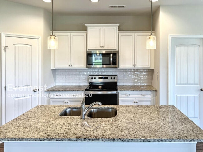 Building Photo - 109 Elaina Grey Ct