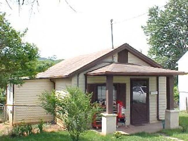 One Level House off Campbell Avenue - One Level House off Campbell Avenue