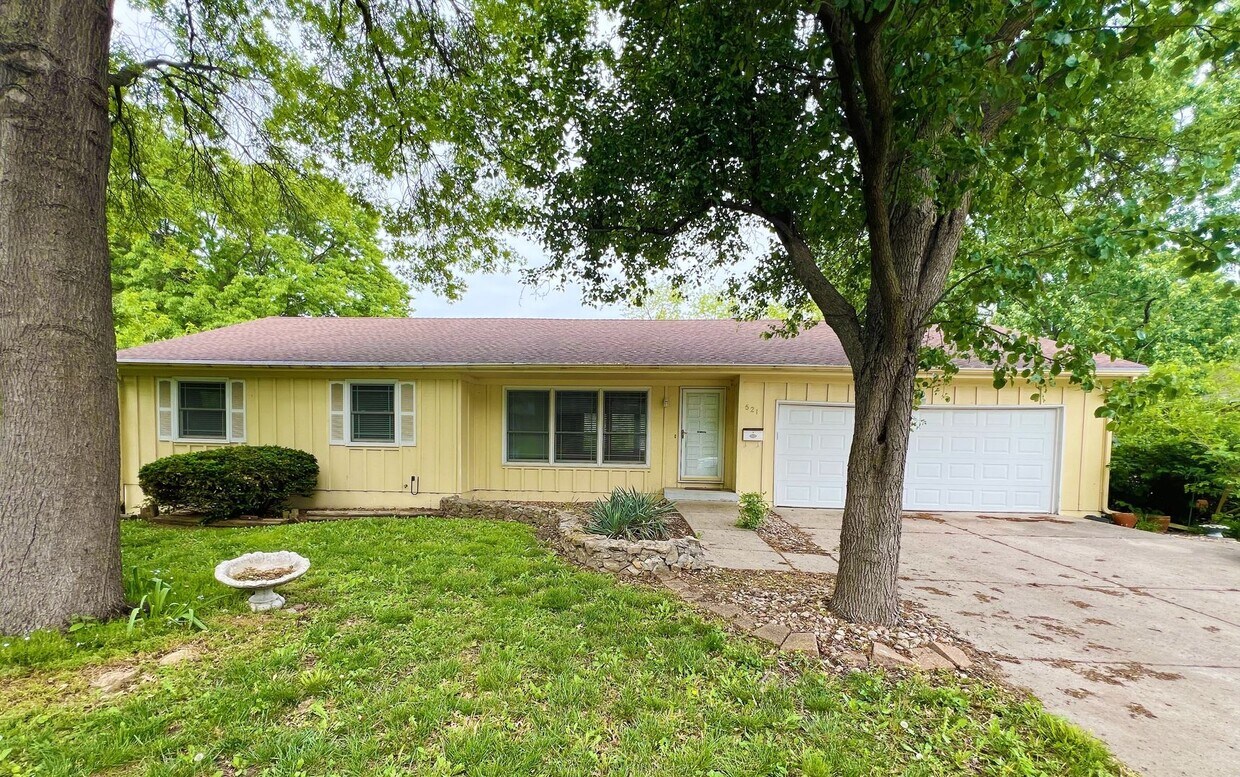 Primary Photo - SEE IT NOW: Charming 3-Bedroom Home with S...