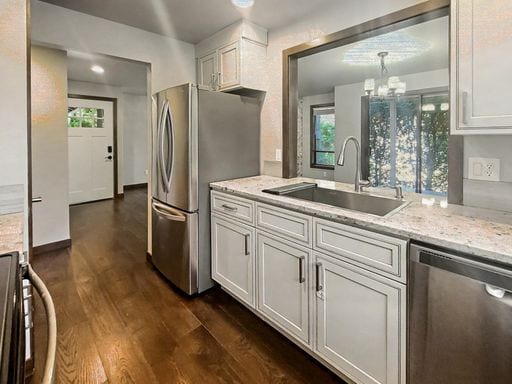 Building Photo - AVAILABLE NOW! Beautiful Kirkland South Rose Hill Home with Fireplace and Forest View