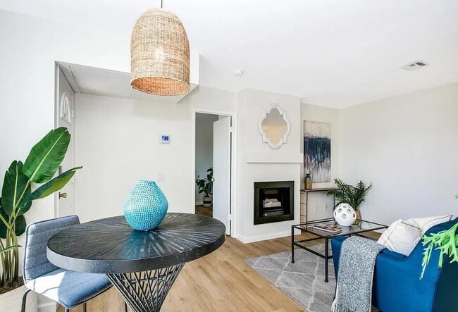 Building Photo - Sun Ridge 1 bedroom ground level beauty! T...