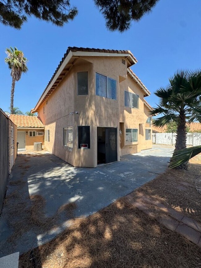 Foto del edificio - Home in the heart of Lake Elsinore