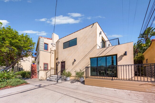 Foto del edificio - 854 S Sycamore Ave
