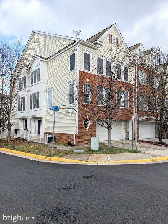 Foto del edificio - 46178 Cecil Terrace