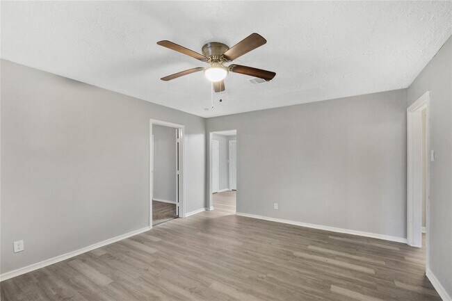 Foto del edificio - 7343 Krueger Rd