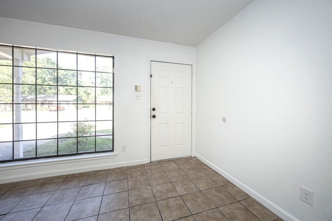Building Photo - 5612 Rose Dr