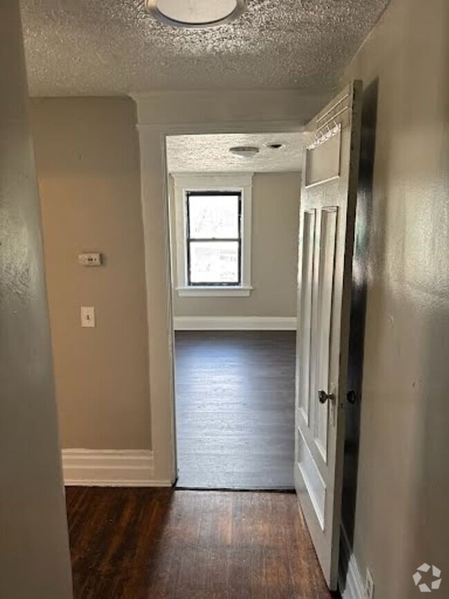 Building Photo - 499 Dewey Ave