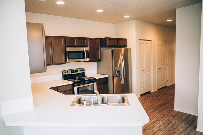 Building Photo - 310 South Marigold Lane