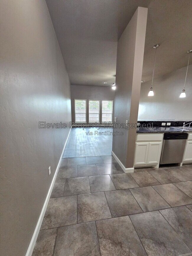 Foto del edificio - 2200 Starwood Wy