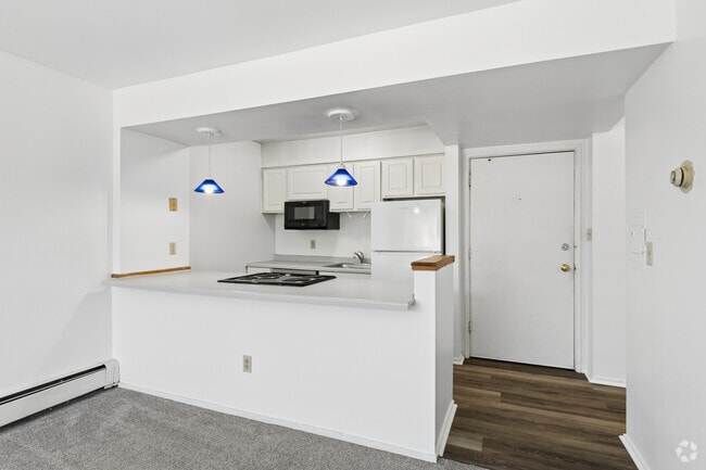 2BR, 1BA - 700SF - Kitchen - Lakeview Terrace Apartments