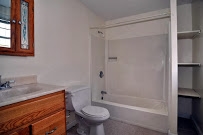 Baño - Yawgoo Valley Apartments