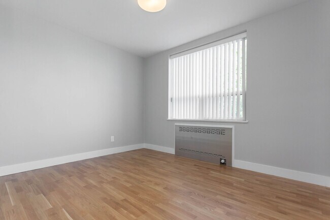 Photo du bâtiment - 2400 Bathurst St