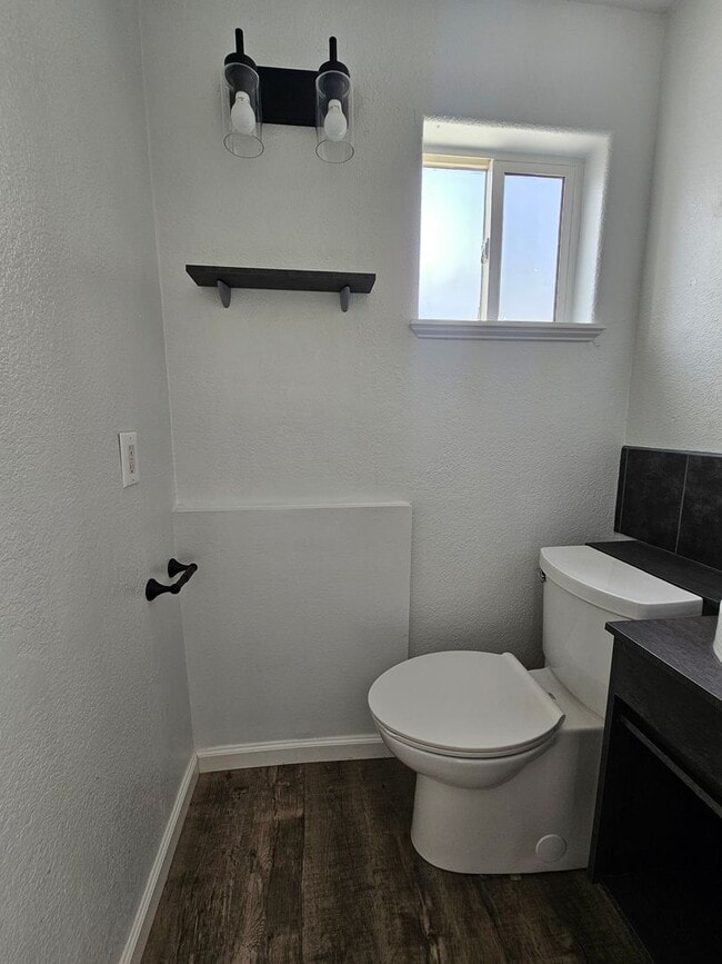 Building Photo - Stylist Updated 3 Bedroom in Dayton
