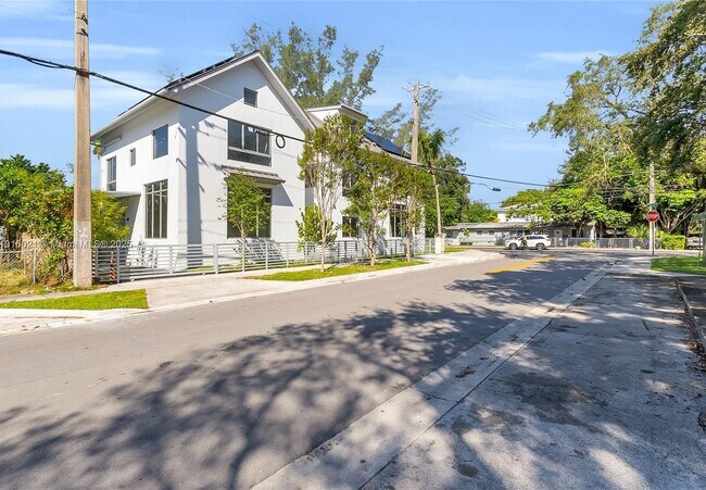 Photo - 3204 Plaza St Townhome