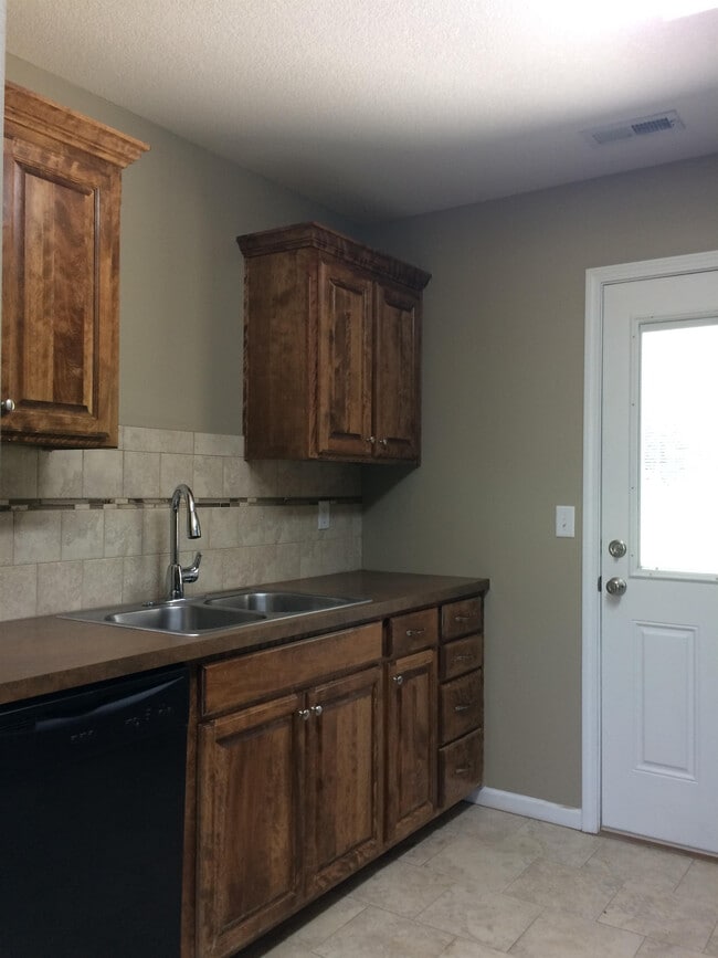 Foto del edificio - 711 E Culton St