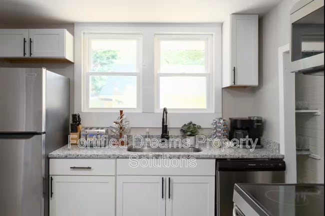 Foto del edificio - 913 Hutton St