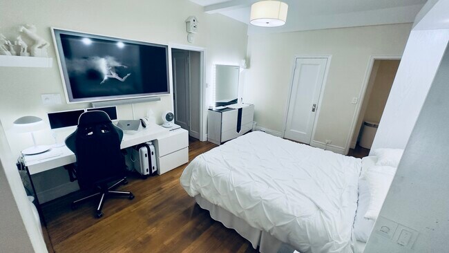 Bedroom - Angle 4 - 325 W 45th St