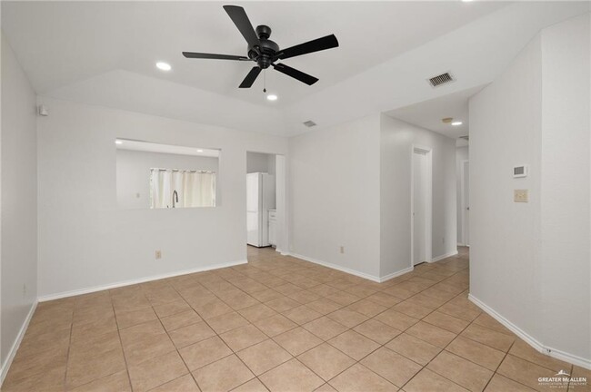 Building Photo - 16 Thornwood Dr