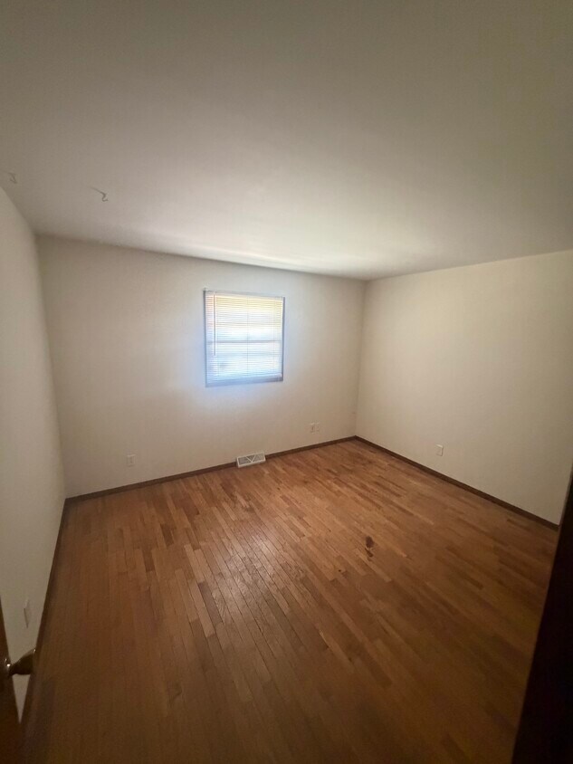 Foto del edificio - 1319 N McLean St