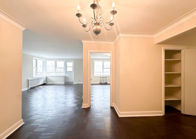 Building Photo - Riverview Plaza