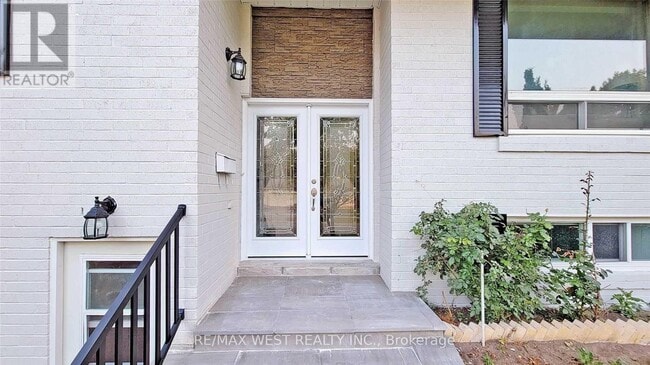 Photo du bâtiment - 360 Dixon Blvd