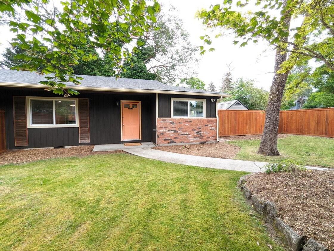Foto principal - 5713-5713 64th St W