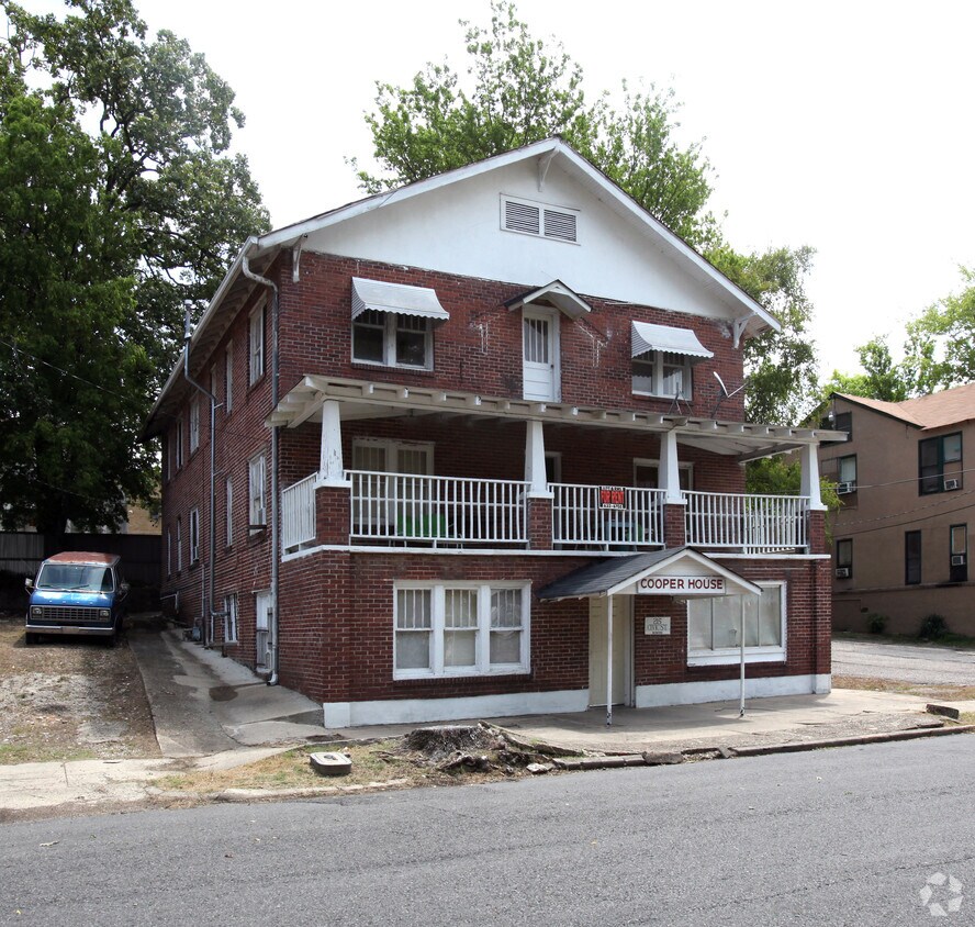 Foto principal - 215 Civic St