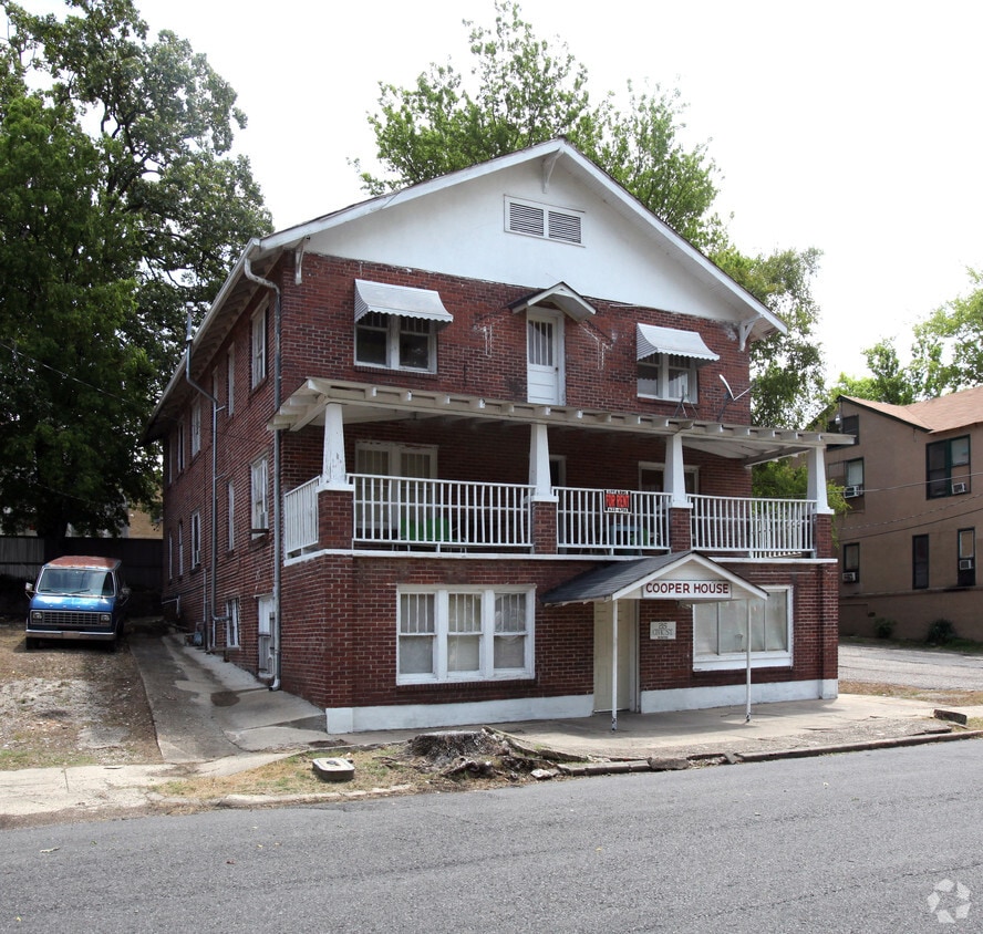 Primary Photo - 215 Civic St