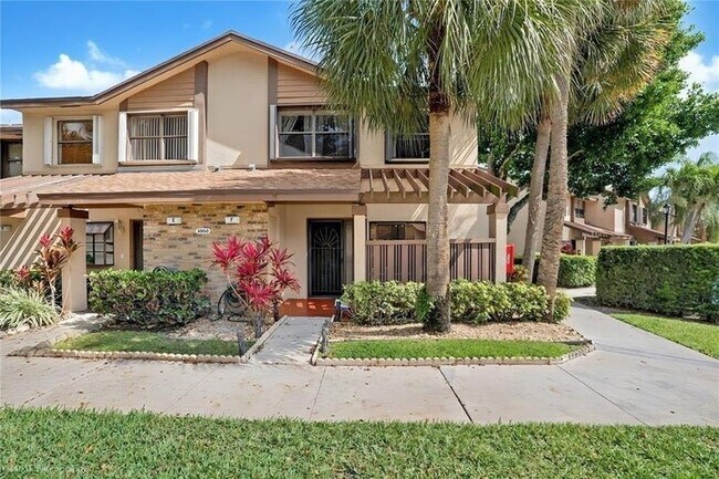 Foto del edificio - 3950 Cocoplum Cir
