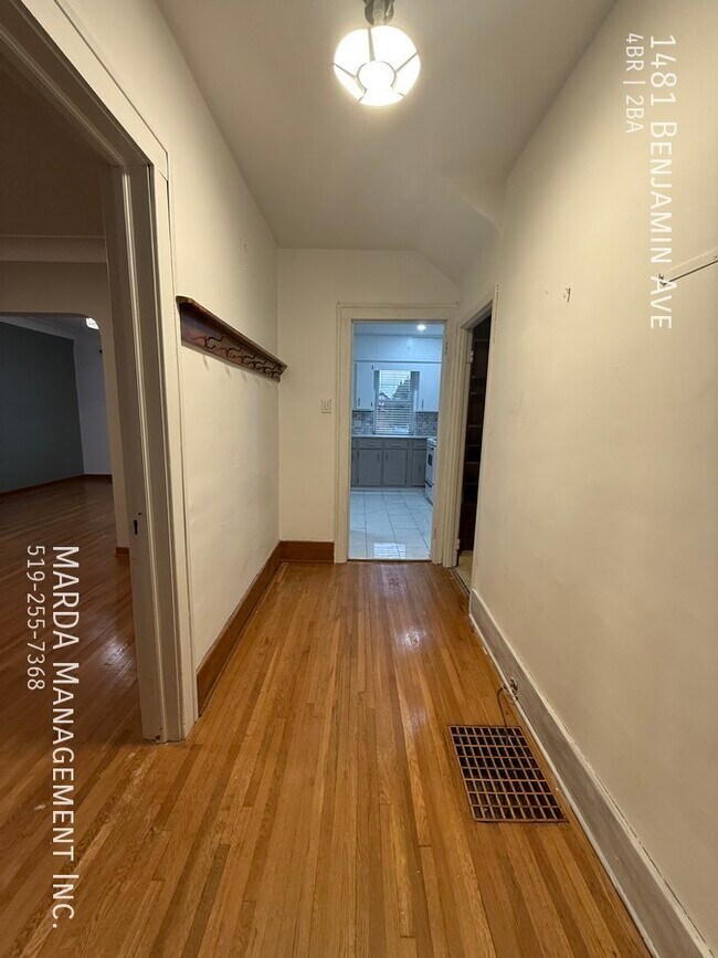 Photo du bâtiment - CHARMING 4+1 BED/2 BATH HOME - WALKERVILLE + UTILITIES- 1/2 MON FREE!