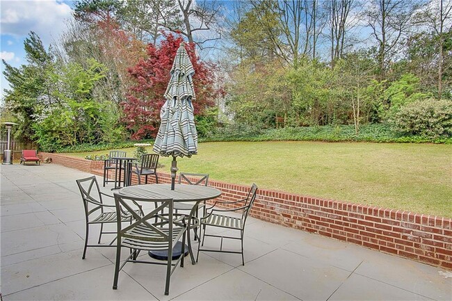 Foto del edificio - 338 Lakemoore Dr NE