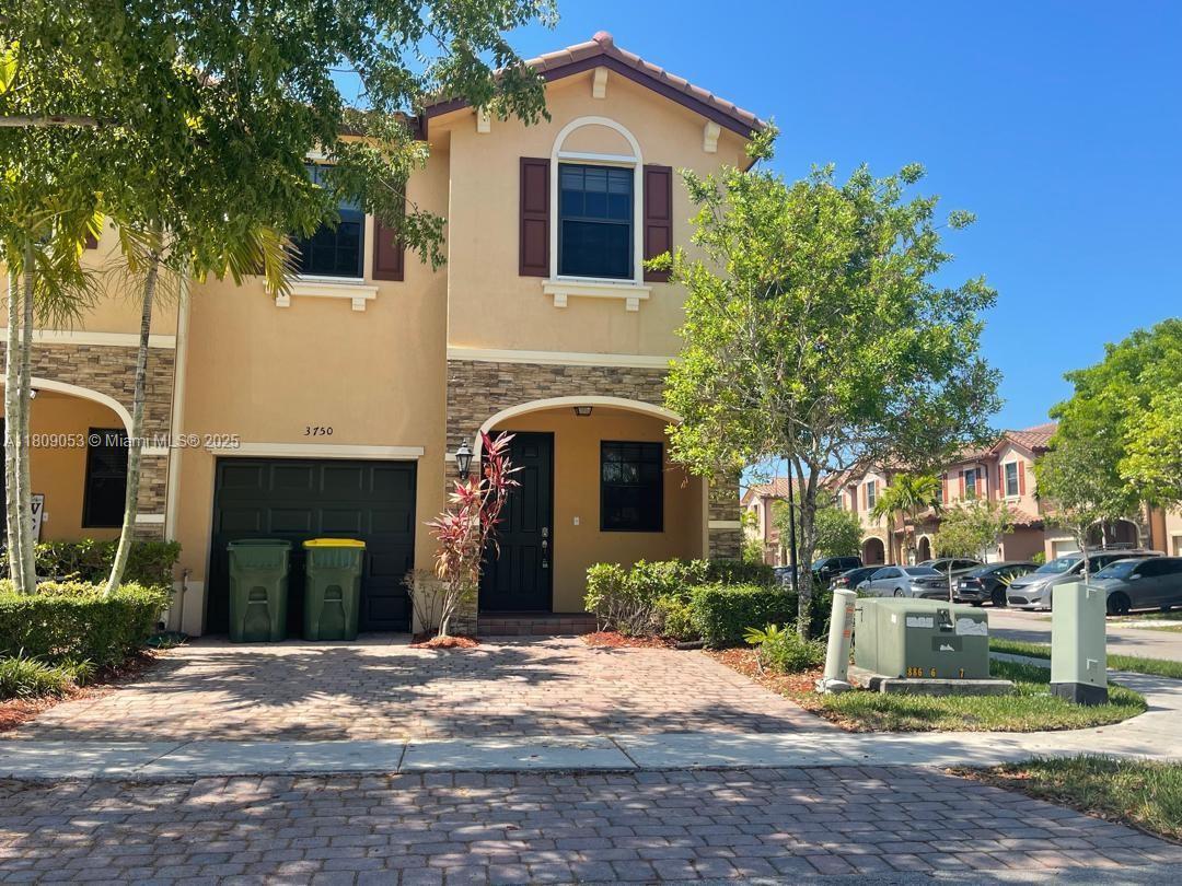 Foto principal - 3750 SE 3rd St