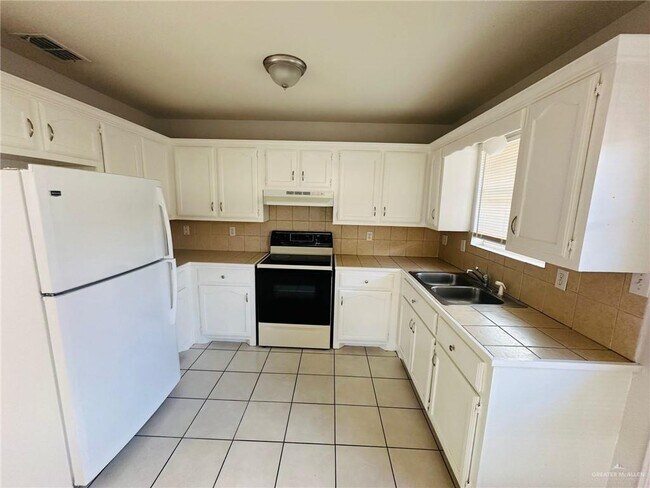 Building Photo - 1614 Phoenix St