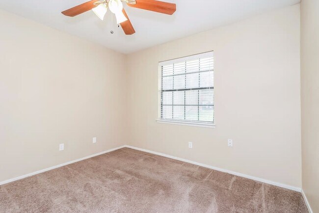 Foto del edificio - 7905 Lazy Brook Dr
