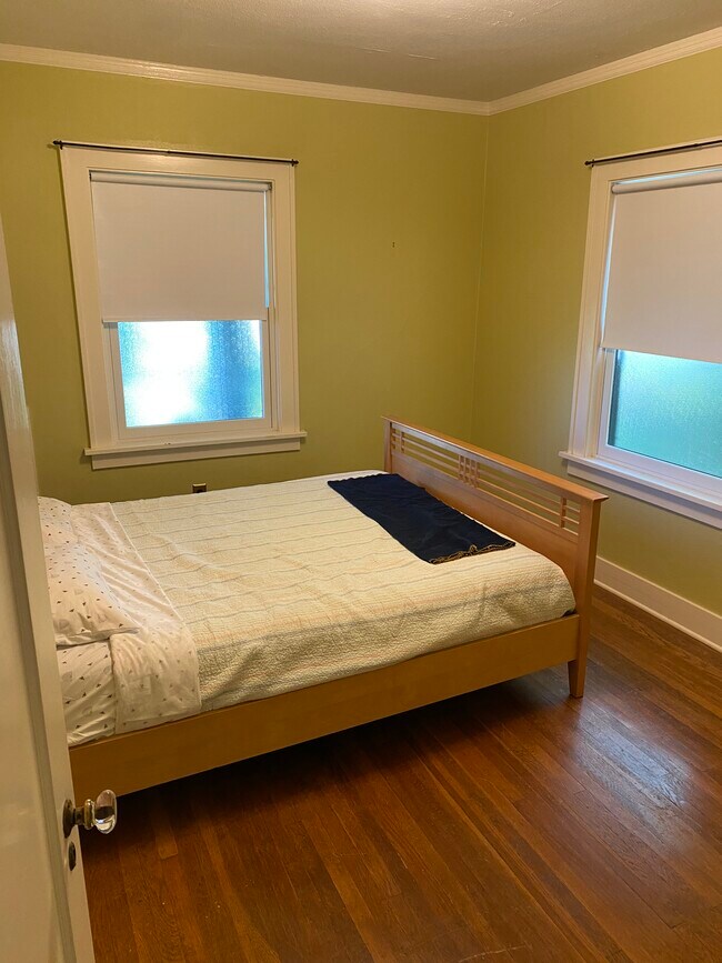 Building Photo - 7405 N Burrage Ave