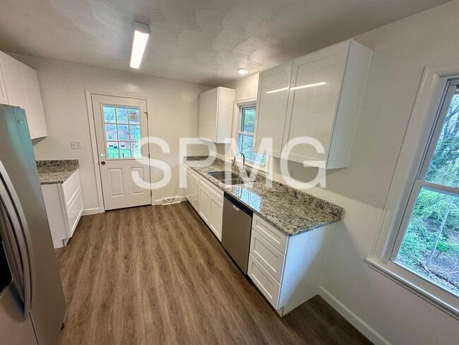 Building Photo - 612 Landfair Dr