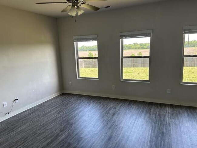 Foto del edificio - 26106 Valley Ridge Rd