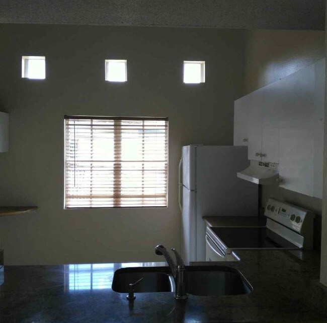 Foto del edificio - 3419 Winkler Ave