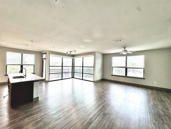 Building Photo - 2910 Milam St