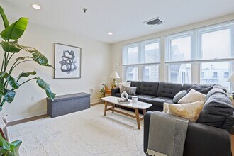 Building Photo - 126 Tudor St
