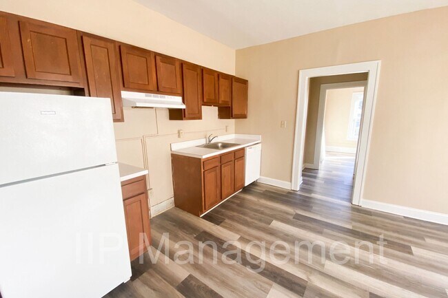 Foto del edificio - Spacious, newly updated, 1 bedroom with bo...