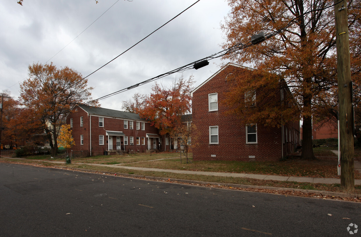 Primary Photo - 6220-6242 Clay St NE