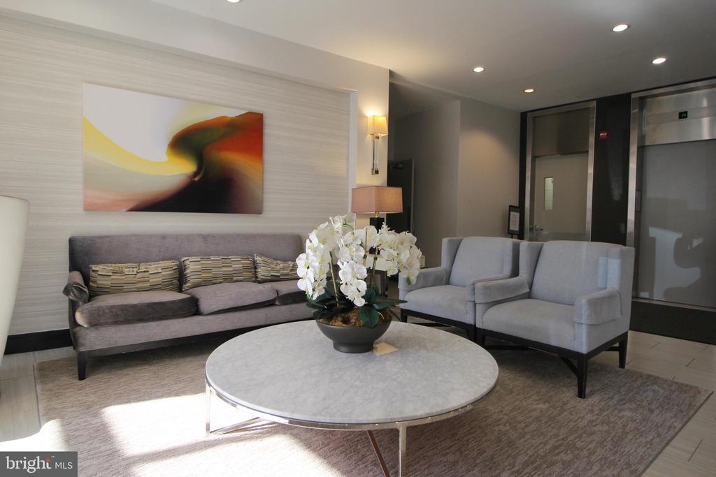 Foto principal - 1225 Martha Custis Dr